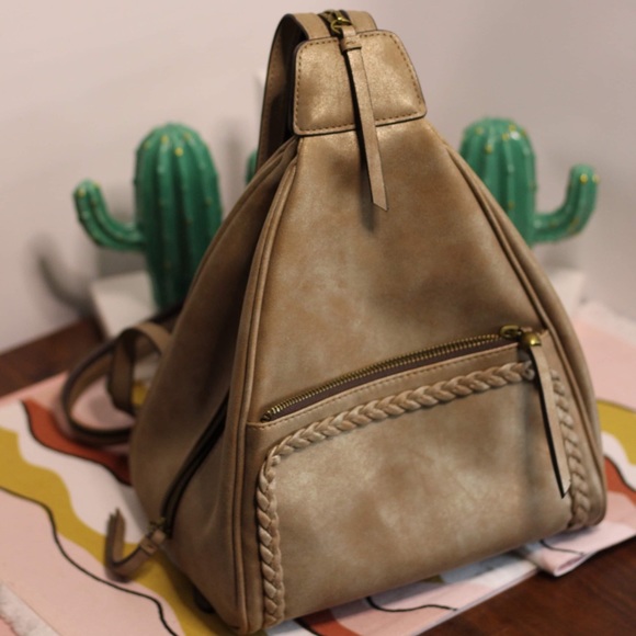 ⚠️⚠️SOLD⚠️⚠️Triangle multi-style bag - Picture 2 of 4